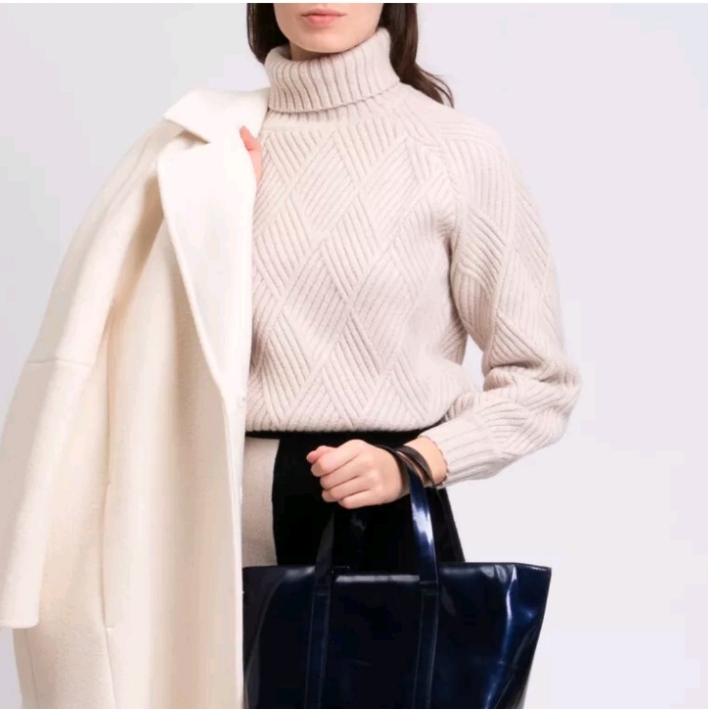 Women’s Cream Cable Turtleneck Sweater - Casual Cozy Knit